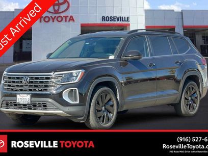 Used 2024 Volkswagen Atlas SE w/ Black Wheel Package
