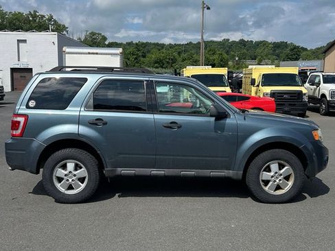 Used 2011 Ford Escape XLT w/ 201A Rapid Spec Order Code FWD image 2