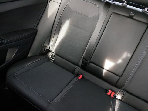 Used 2025 Volkswagen Taos SE image 12