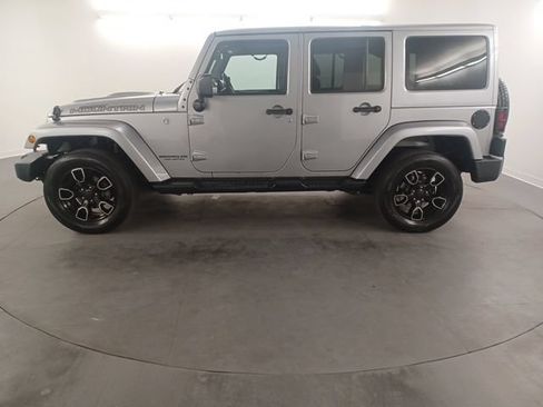 Used 2017 Jeep Wrangler Unlimited Sahara AWD/4WD image 4