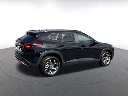 Used 2025 Chevrolet Trax LT image 14