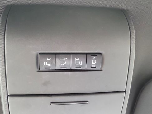 Used 2018 Dodge Grand Caravan SXT w/ Driver Convenience Group image 36