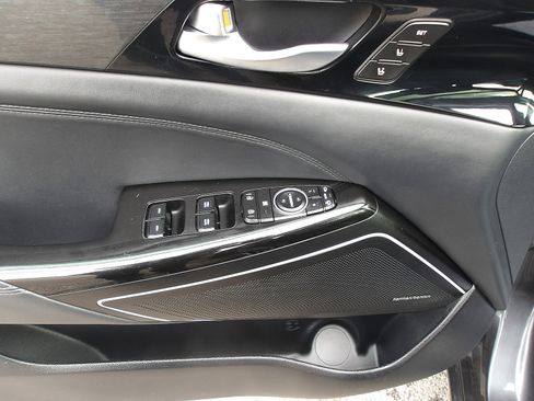 Used 2018 Kia Cadenza Limited w/ Paint Protection Package image 16