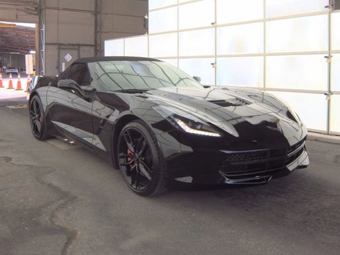 Used 2019 Chevrolet Corvette Stingray Convertible w/ Carbon Flash Badge Package RWD image 2