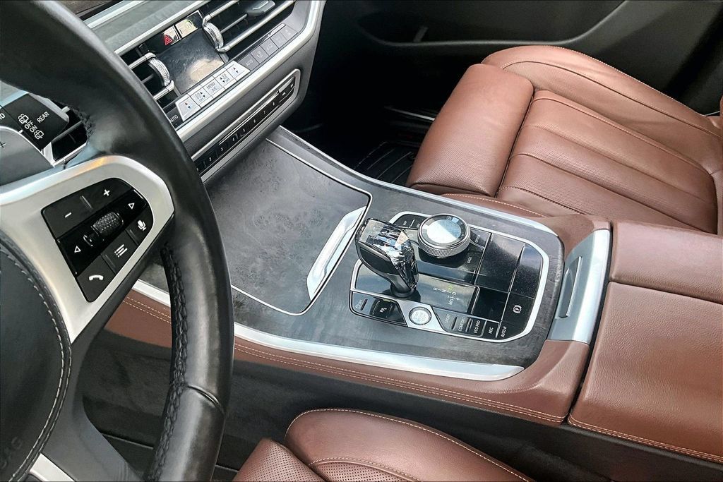 Used 2022 BMW X5 xDrive40i w/ M Sport Package AWD/4WD image 15