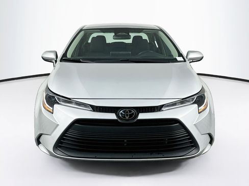 Used 2024 Toyota Corolla LE FWD image 2