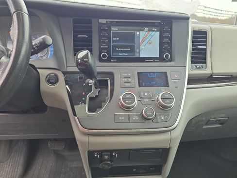 Used 2020 Toyota Sienna XLE Premium image 20