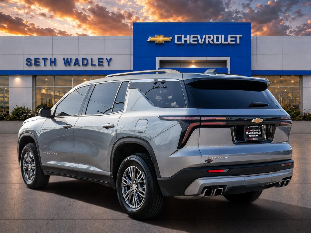 Used 2025 Chevrolet Traverse LT FWD image 5