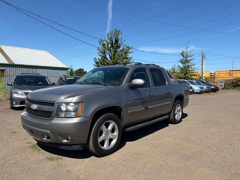 Used 2007 Chevrolet Avalanche LTZ w/ LTZ Preferred Equipment Group AWD/4WD image 7