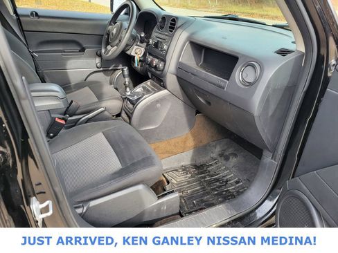 Used 2016 Jeep Patriot Sport image 22
