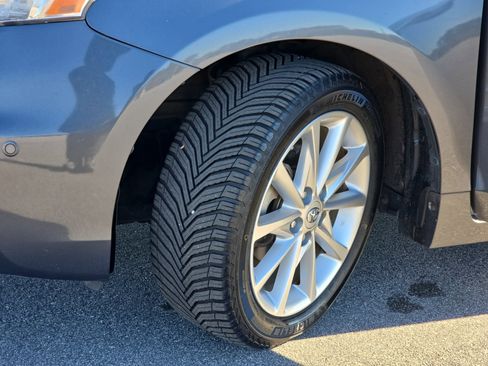 Used 2014 Toyota Prius V Five image 28