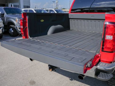 Used 2018 Chevrolet Silverado 1500 LT AWD/4WD image 11