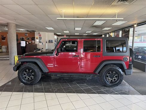 Used 2010 Jeep Wrangler Unlimited Sport image 2