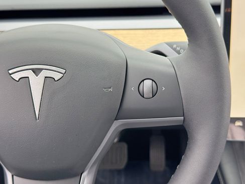 Used 2023 Tesla Model 3 Standard Range image 19