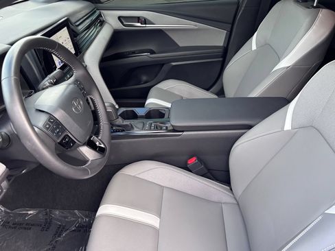 Used 2026 Toyota Camry SE w/ Convenience Package FWD image 18