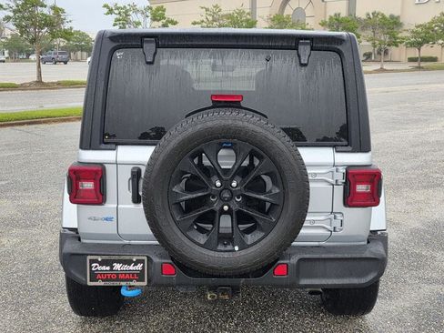Used 2023 Jeep Wrangler Unlimited Sahara AWD/4WD image 3