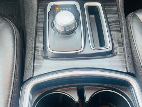 Used 2016 Chrysler 300 Limited image 17