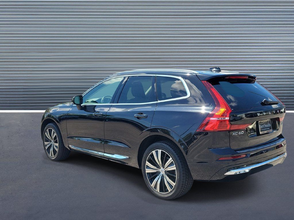 Used 2023 Volvo XC60 B5 Ultimate w/ Protection Package Premier FWD image 4