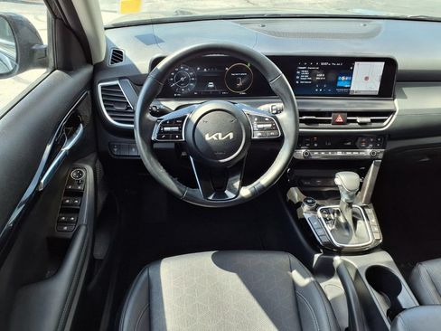 Used 2024 Kia Seltos EX AWD/4WD image 7