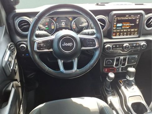 Used 2022 Jeep Wrangler Unlimited Rubicon 4xe w/ Cold Weather Group AWD/4WD image 5