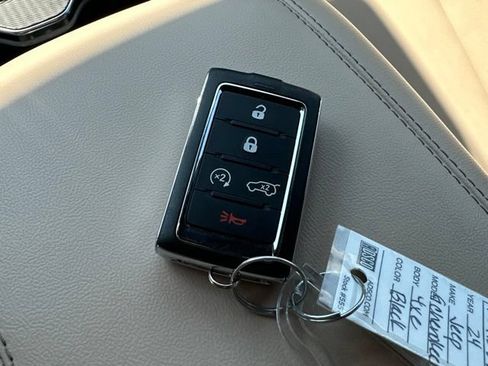 Used 2024 Jeep Grand Cherokee Limited 4xe AWD/4WD image 2