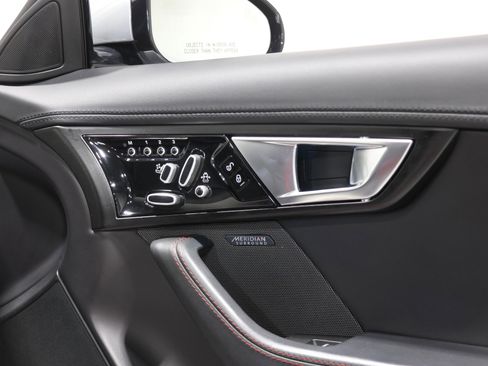 Used 2014 Jaguar F-TYPE S image 59
