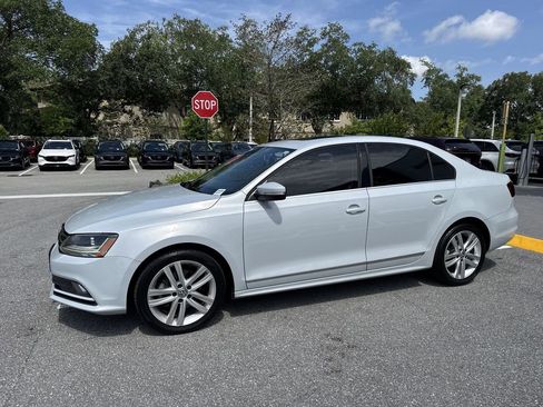 Used 2017 Volkswagen Jetta SEL FWD image 10