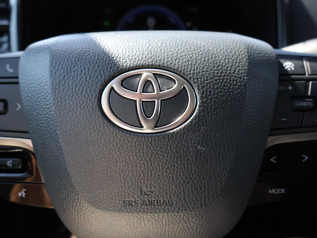 Used 2025 Toyota Camry LE FWD image 25