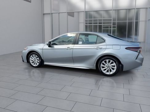 Used 2024 Toyota Camry SE FWD image 5