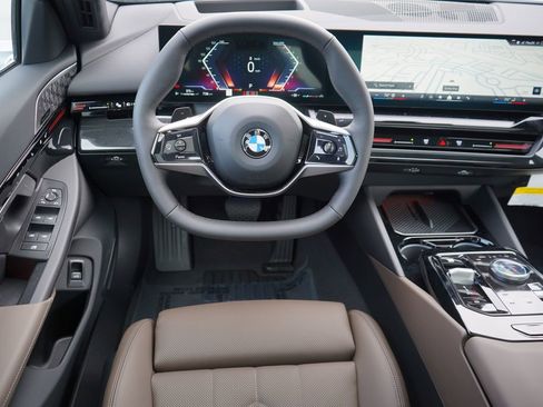 Used 2025 BMW 530i image 16