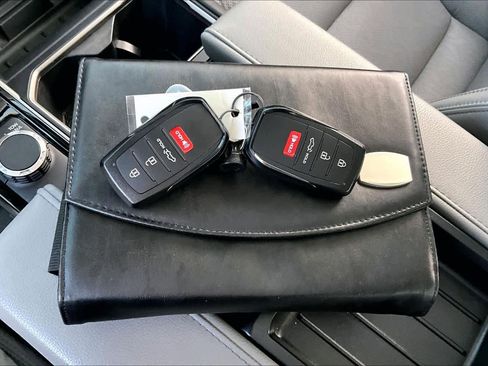 Used 2024 Toyota Tundra Limited image 15