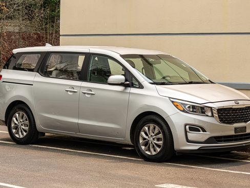 Used 2019 Kia Sedona L FWD image 15