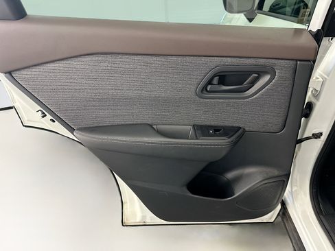 Used 2021 Nissan Rogue S image 26