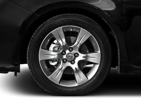 Used 2016 Toyota Sienna SE FWD image 14
