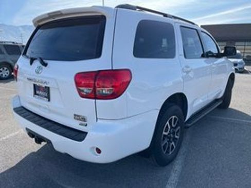 Used 2016 Toyota Sequoia SR5 image 3