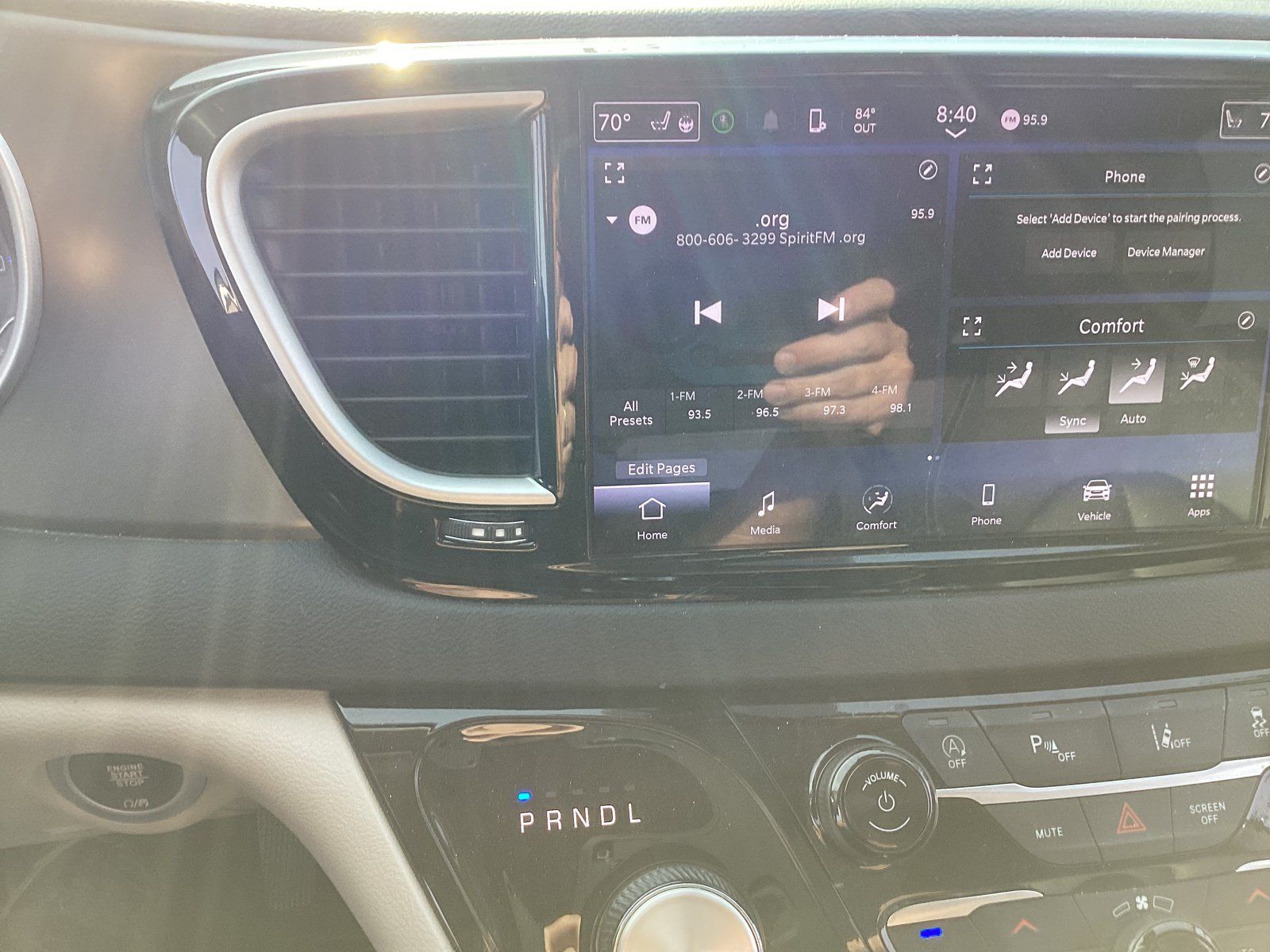 Used 2024 Chrysler Pacifica Touring-L FWD image 11