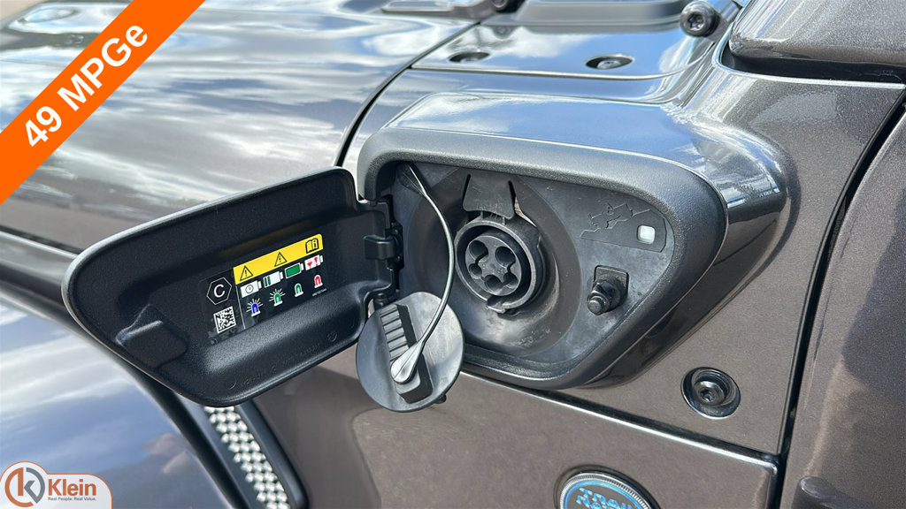 Used 2025 Jeep Wrangler Unlimited Sahara AWD/4WD image 12