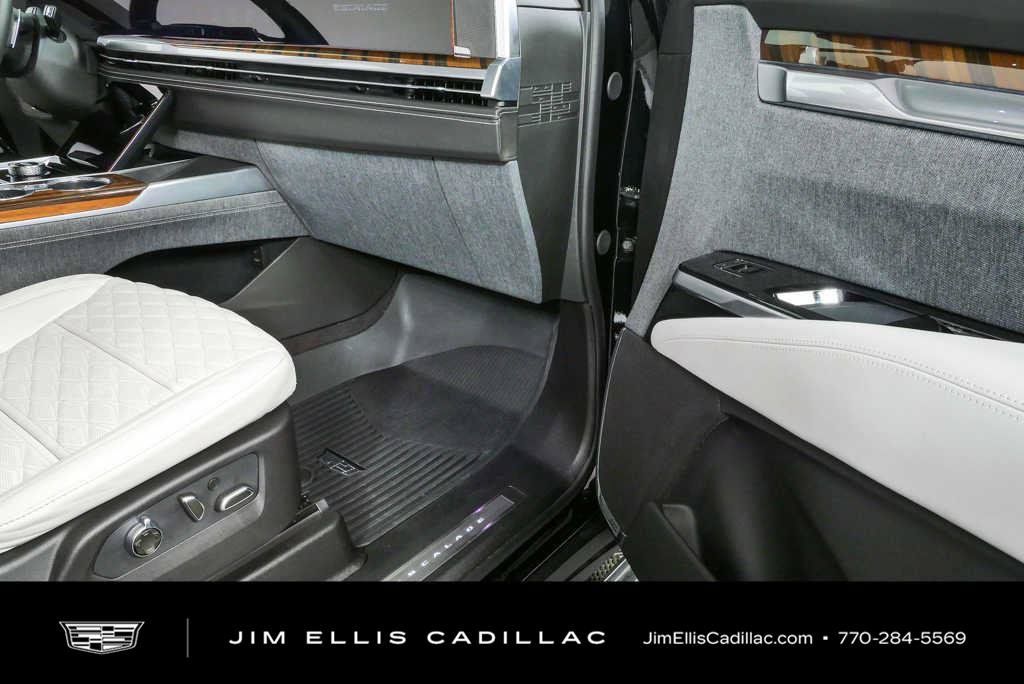 Certified 2026 Cadillac Escalade Platinum Sport w/ LPO, ONYX Package AWD/4WD image 26