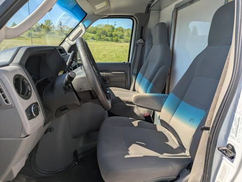 Used 2024 Ford E-450 and Econoline 450 Super Duty RWD image 9