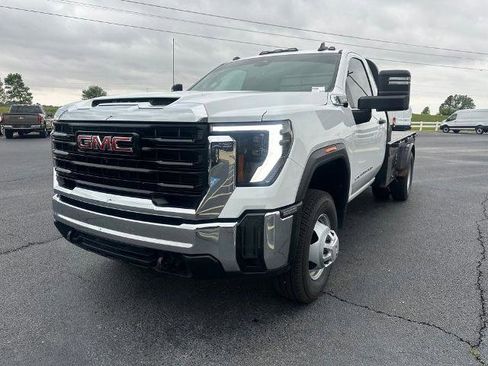 Used 2024 GMC Sierra 3500 Pro w/ Convenience Package AWD/4WD image 4