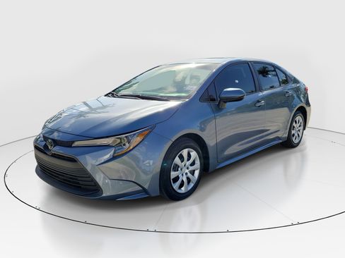 Used 2025 Toyota Corolla LE w/ Convenience Package FWD image 3