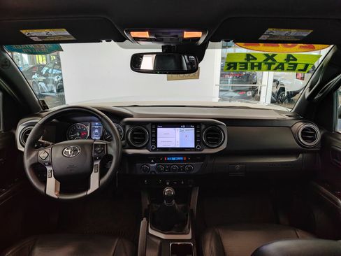 Used 2022 Toyota Tacoma TRD Off-Road w/ TRD Premium Off Road Package AWD/4WD image 23