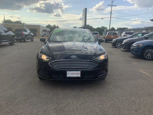 Used 2017 Ford Fusion SE w/ Fusion SE Technology Package FWD image 2
