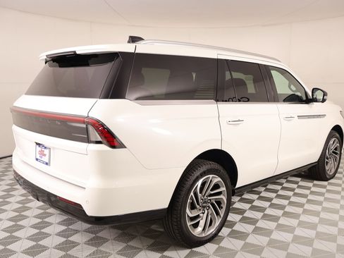 Used 2026 Lincoln Navigator Reserve AWD/4WD image 23
