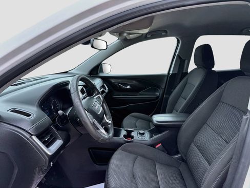 Used 2024 GMC Terrain SLE w/ Driver Convenience Package FWD image 10
