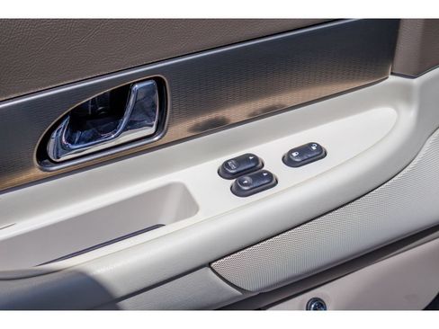 Used 2005 Ford Thunderbird 50th Anniversary RWD image 17