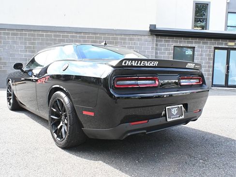 Used 2016 Dodge Challenger SRT Hellcat RWD image 9