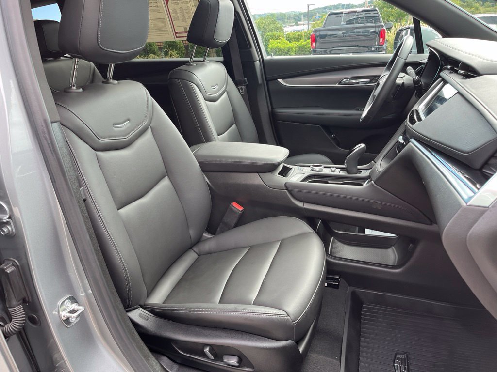 Used 2025 Cadillac XT6 Luxury w/ LPO, Floor Liner Package AWD/4WD image 30