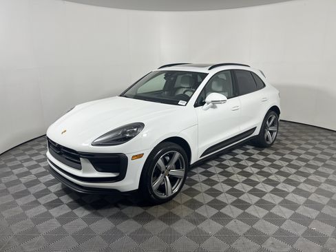 Certified 2024 Porsche Macan AWD/4WD image 11