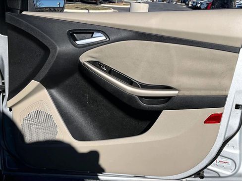 Used 2012 Ford Focus SEL image 22